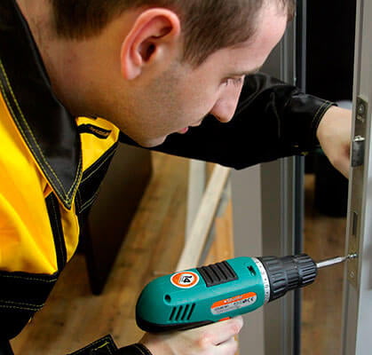 Алюминиевые входные двери REHAU